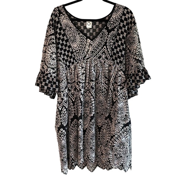 Akemi + Kin Dresses & Skirts - NEW Akemi + Kin Anthropologie Black White Embroidered‎ Eyelet Mini Dress Size 10